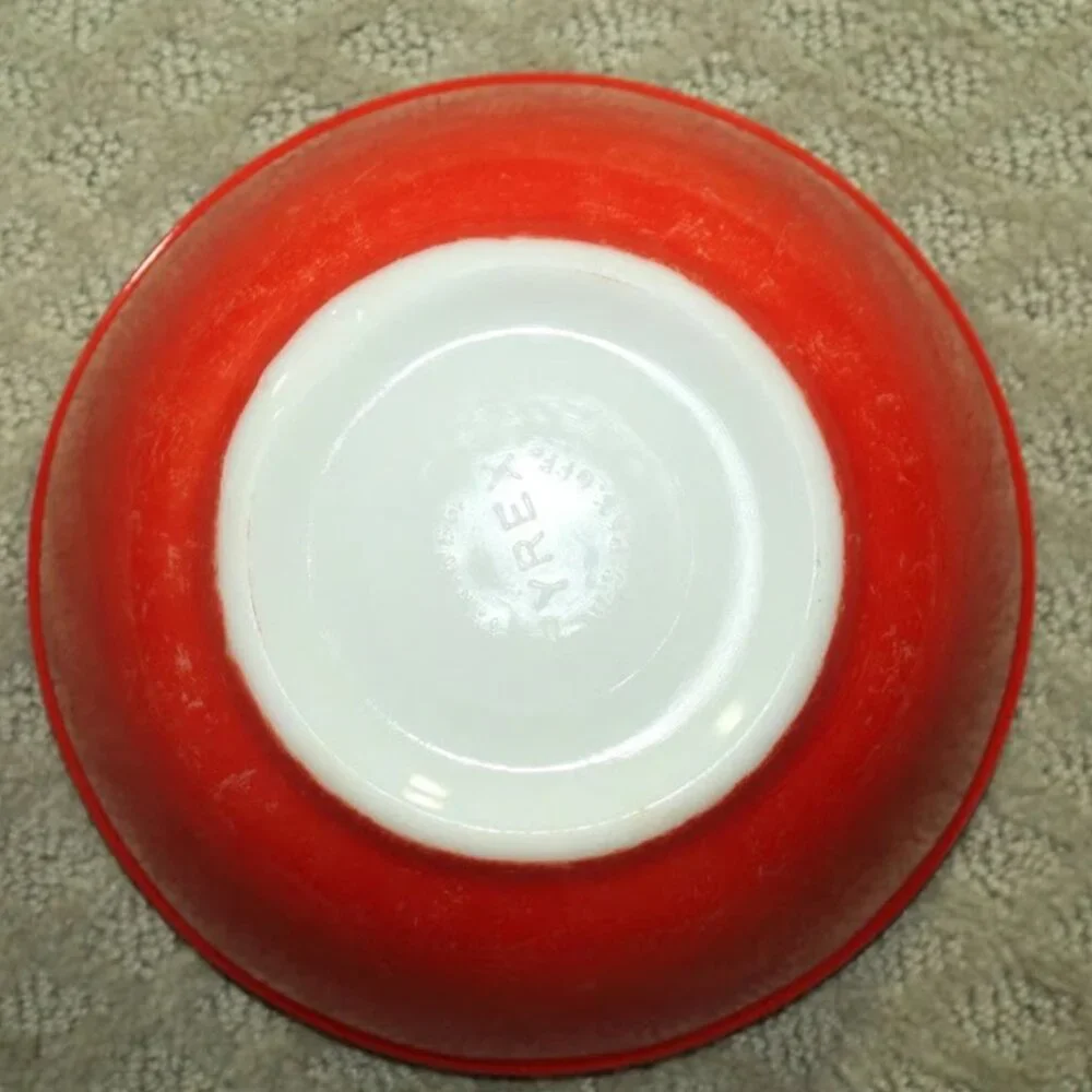 RARE! Vintage 1940's - 50's Primary Red  PYREX Mixing Bowl T.M. Reg 1  1/2 Quart
